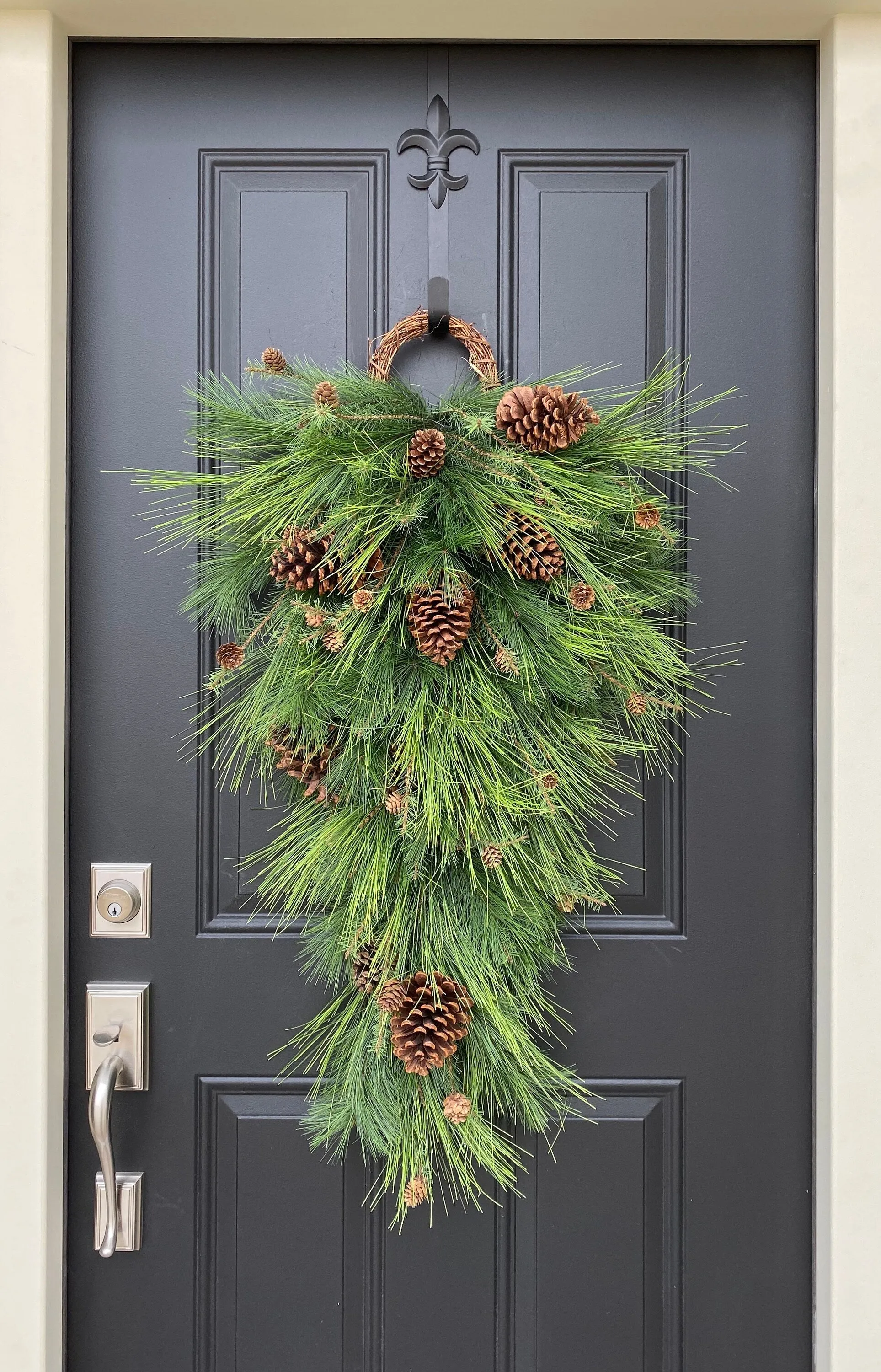 Christmas Teardrop Swag with Pine and Pinecones