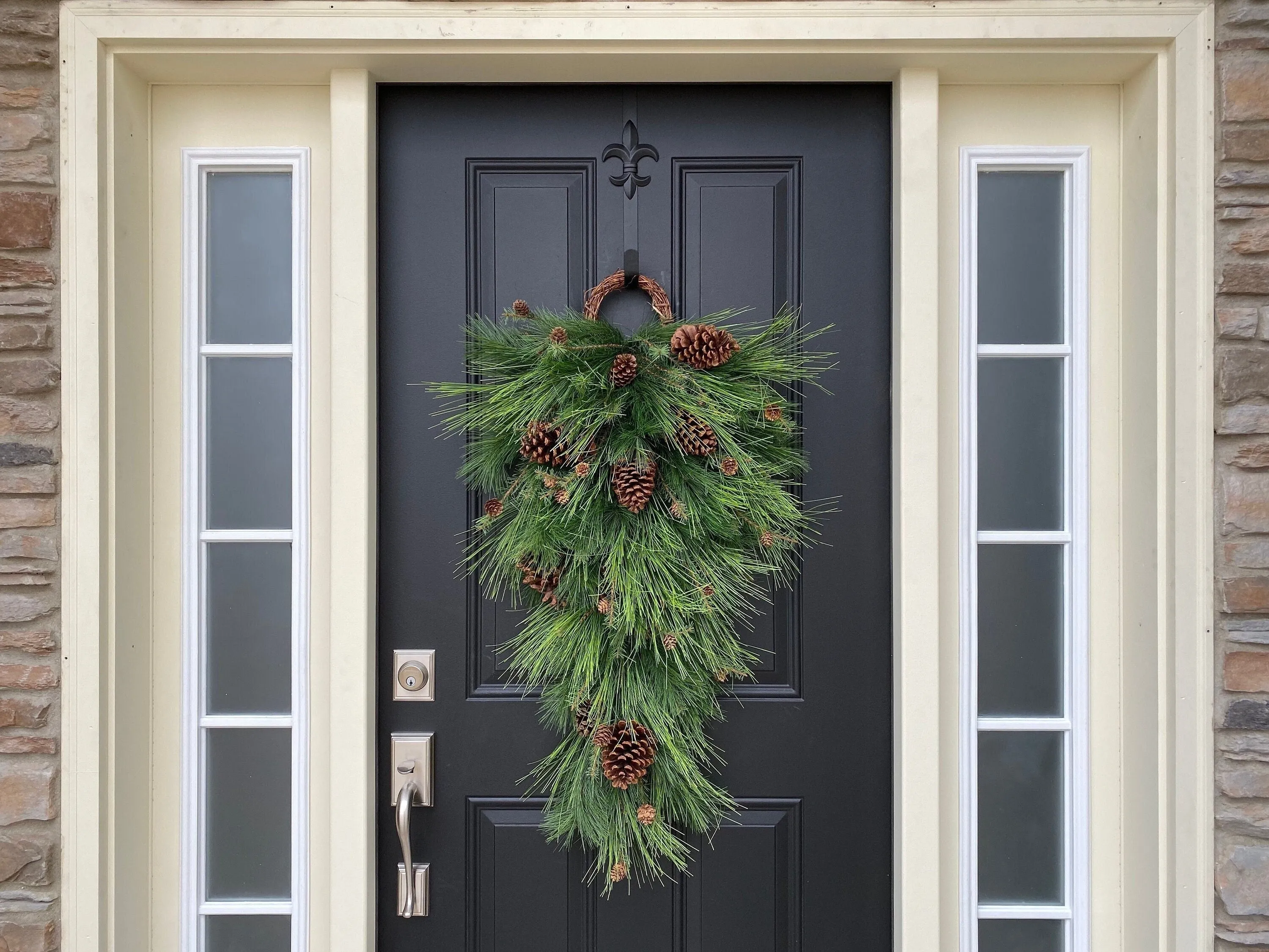 Christmas Teardrop Swag with Pine and Pinecones