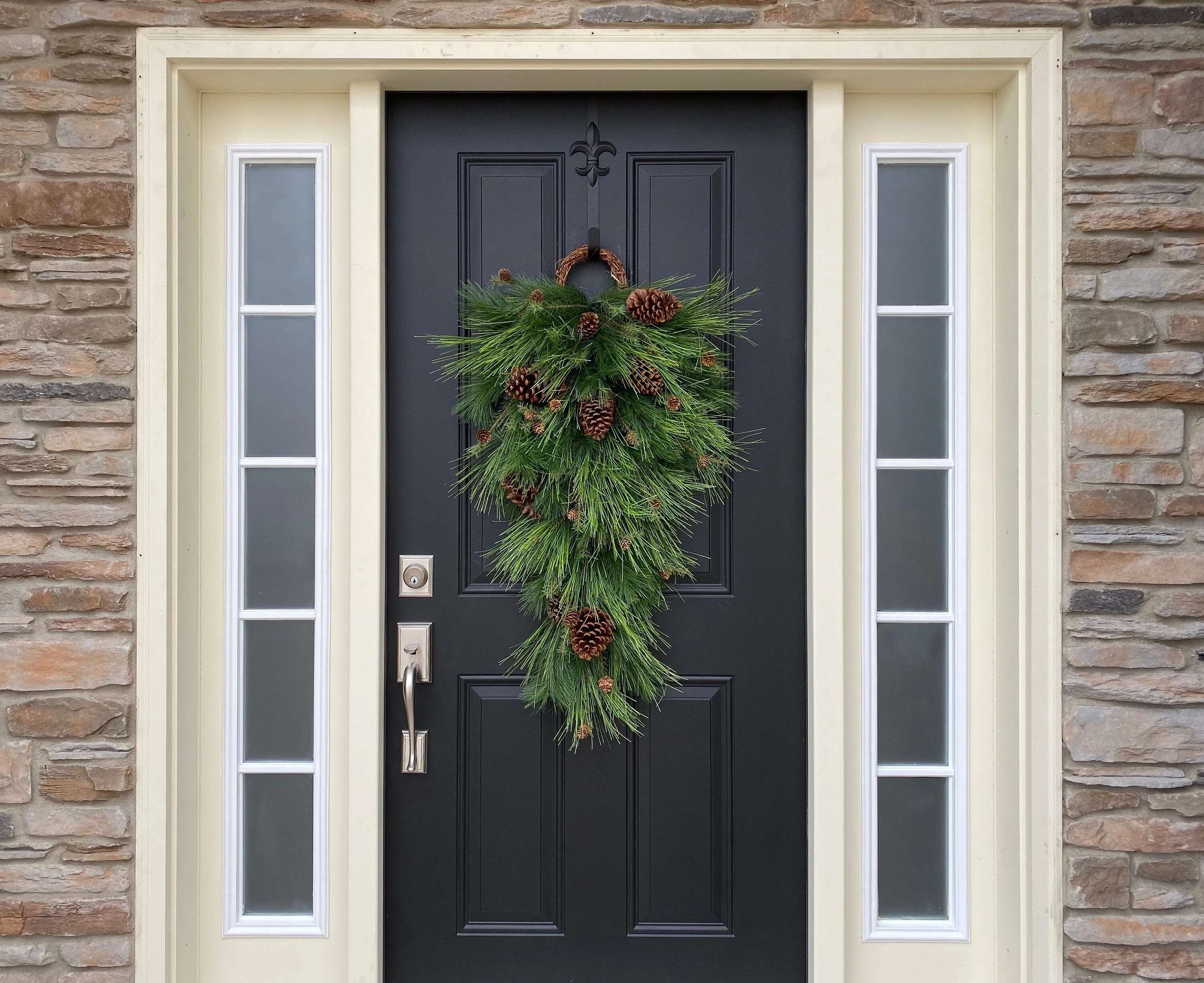 Christmas Teardrop Swag with Pine and Pinecones